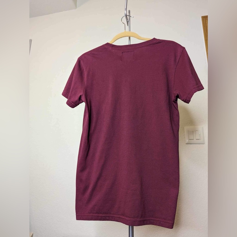 Blue Crown Maroon Mens T-shirt Size: S - Picture 2 of 4